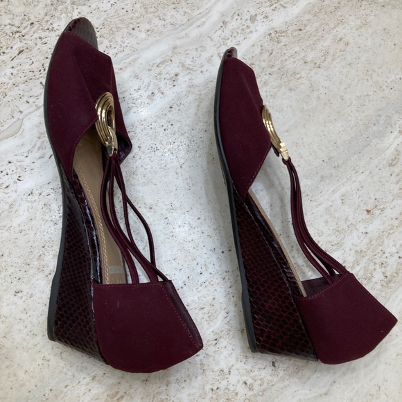 Impo Stretch Burgundy Wedges Size 8 1/2M Heel Height 2 Inches - Picture 3 of 8